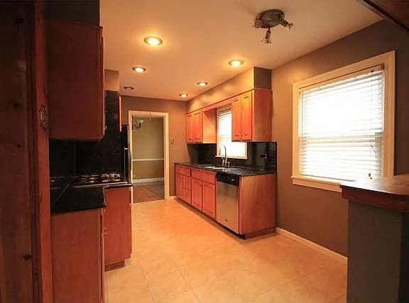 Kitchen - 587 Princeton St