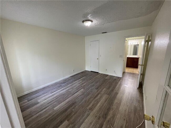 Building Photo - 3430 Pinewalk Dr N