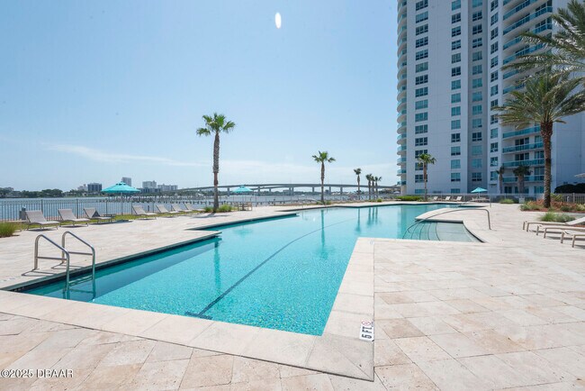 Building Photo - 231 Riverside Dr