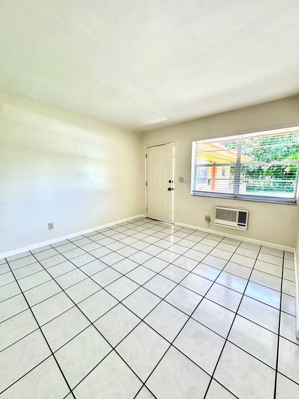 Building Photo - 15002 NE 11th Ct