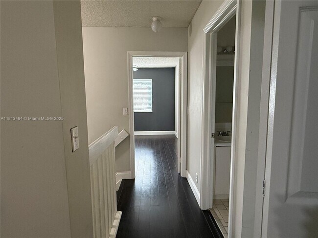 Building Photo - 17432 SW 140th Ct