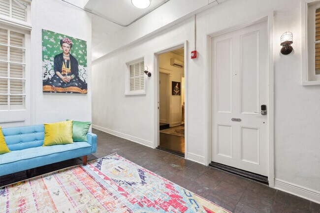 Building Photo - 508 Chartres St