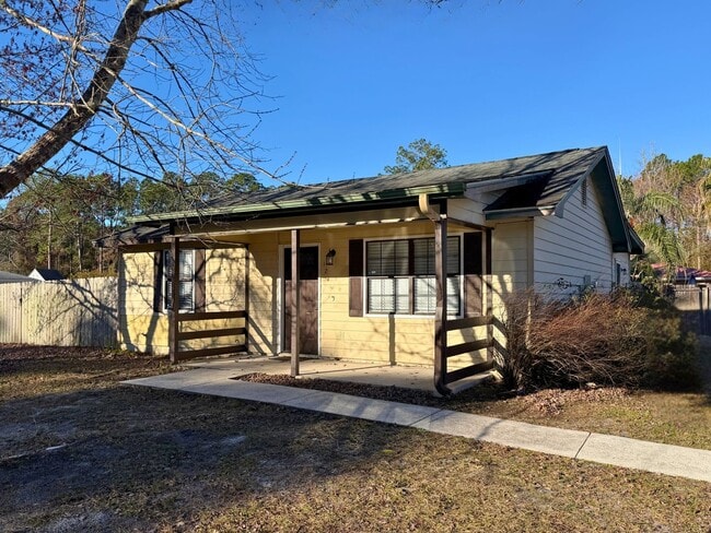 Building Photo - 2 Bedroom Home w/ Flex Room, fenced in yard - Close to base!!