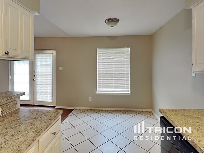 Building Photo - 2507 Arapaho Dr