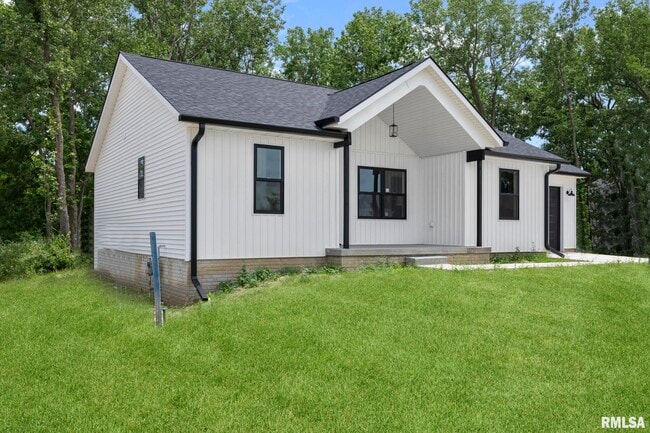 Building Photo - 813 WILLIAMS Way