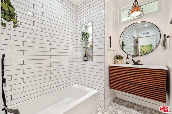 Building Photo - 4670 Brewster Dr