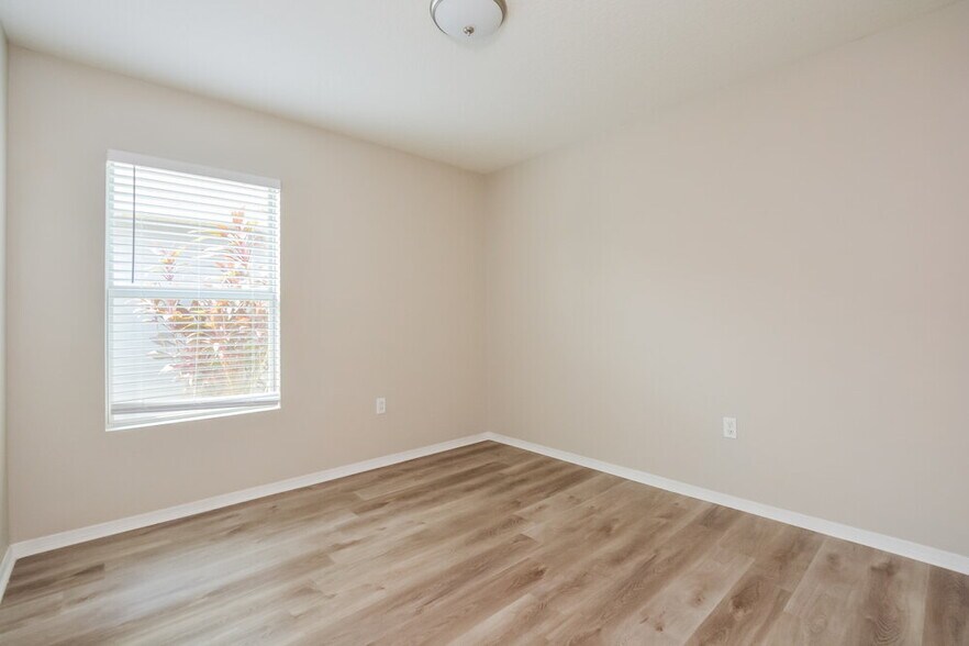 Building Photo - 1617 Strathmore Cir