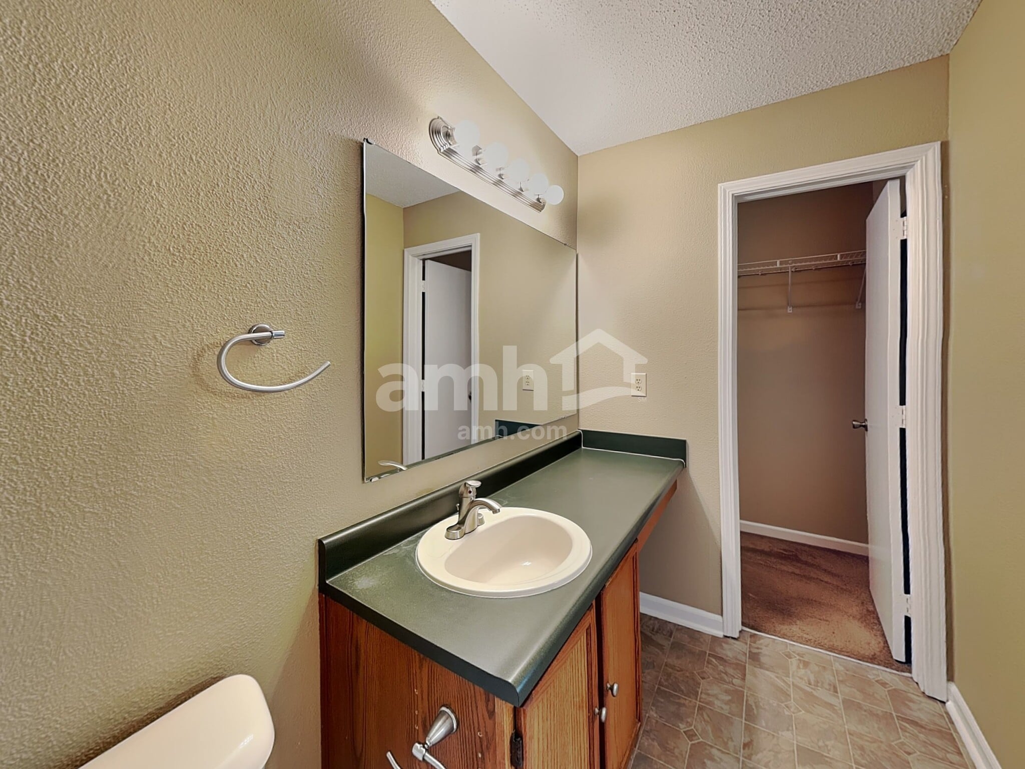 Building Photo - 7588 Hollow Reed Ct