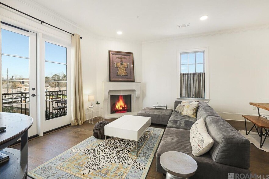 Building Photo - 8211 Village Plaza Ct