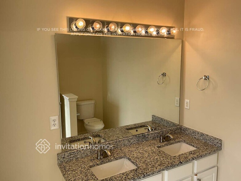 Building Photo - 4104 Hampstead Village Dr