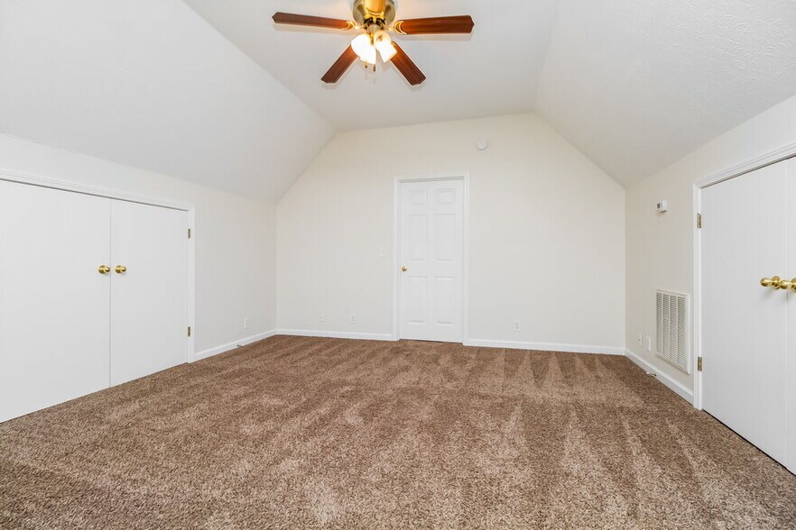 Building Photo - 3019 Overhill Ct