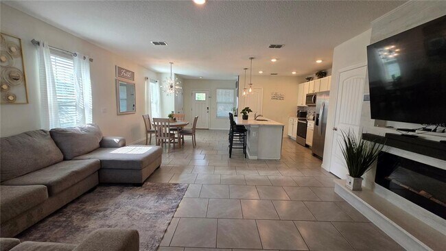 Building Photo - 16221 Admirals Cove Ln