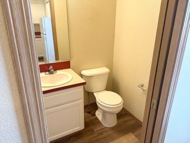 Building Photo - *HALF OFF first full month of rent!* Darli...