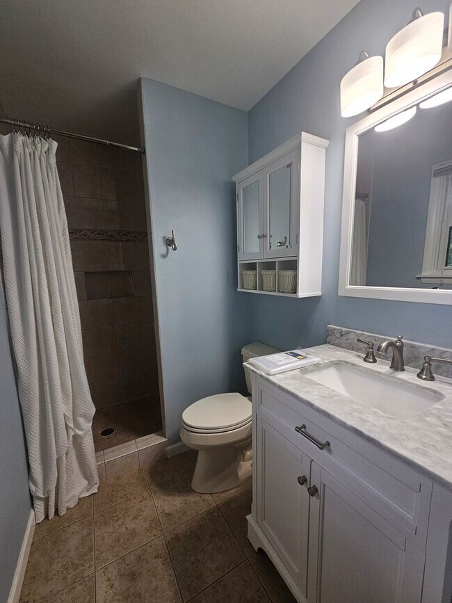 Building Photo - 400 Spring Lea Dr