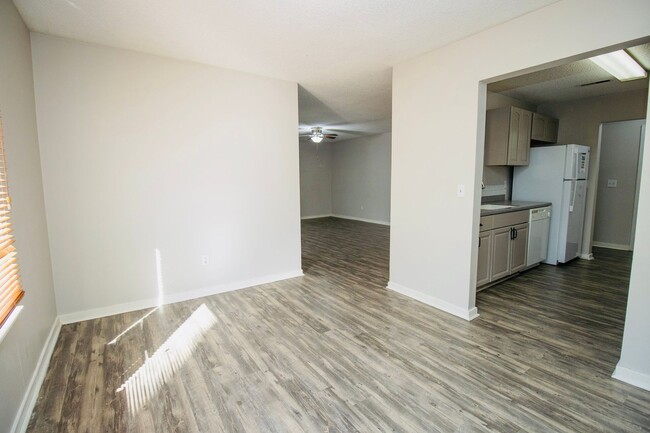 Building Photo - 2 Bedroom, 2 Bath Condo at Village Creek -...