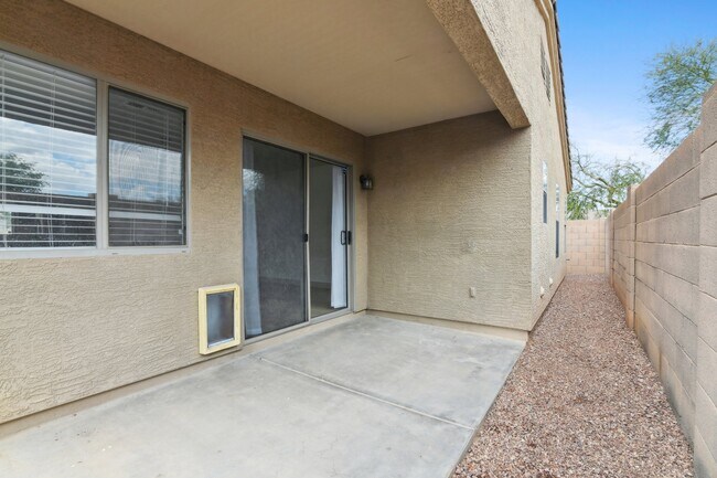 Building Photo - 3738 W Carson Rd