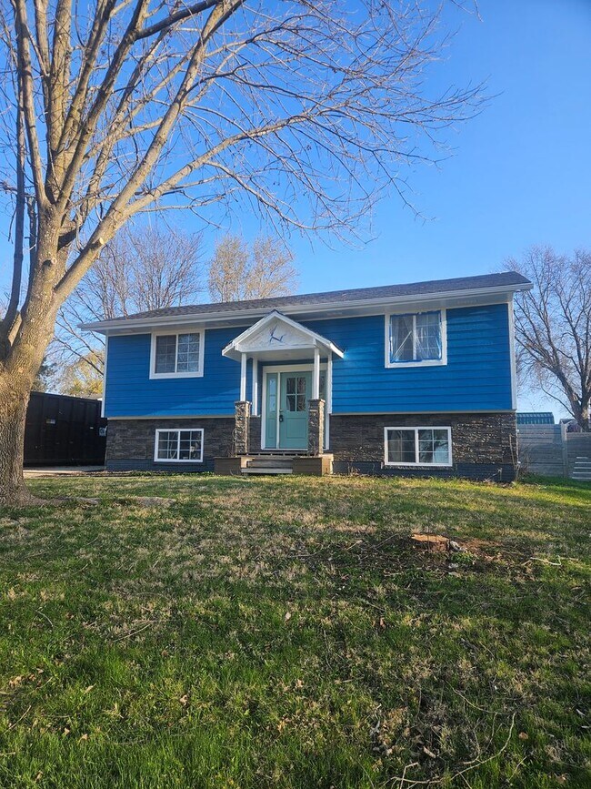 Building Photo - Norwalk Four Bedroom Home