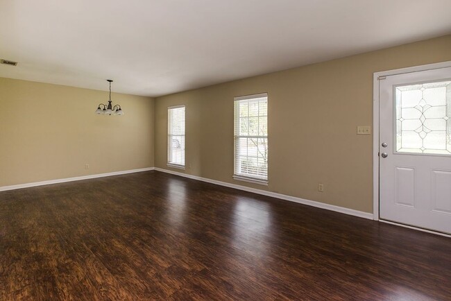 Building Photo - 213 Cherokee Trail