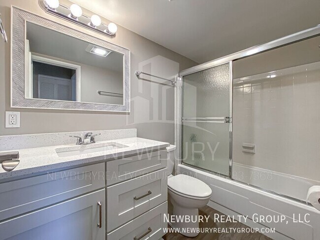 Building Photo - 530 N Main St