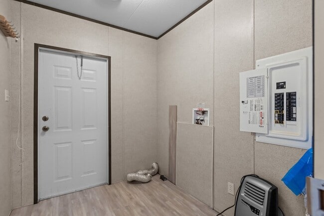 Building Photo - 504 W 55th St