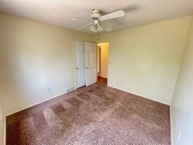 Building Photo - 4 Bed, 2 Bath Loveland, CO Home- Fenced Backyard, A/C, & 2 Car Garage!