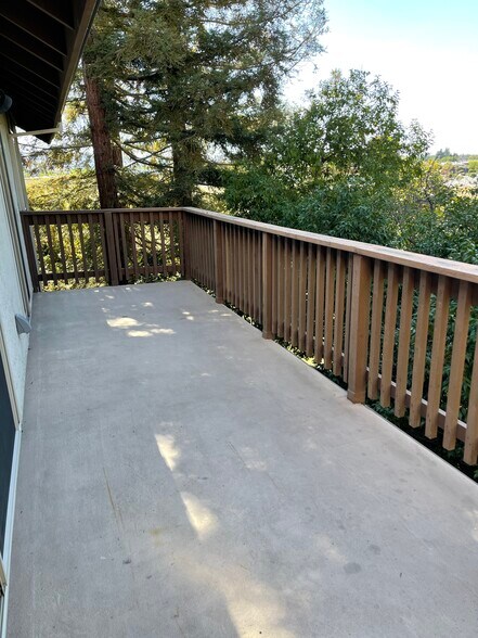 Building Photo - 2055 Sierra Rd