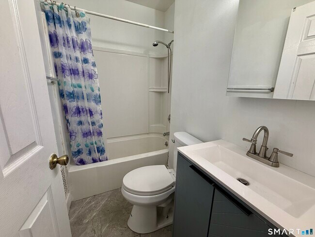 Building Photo - 202 6th St