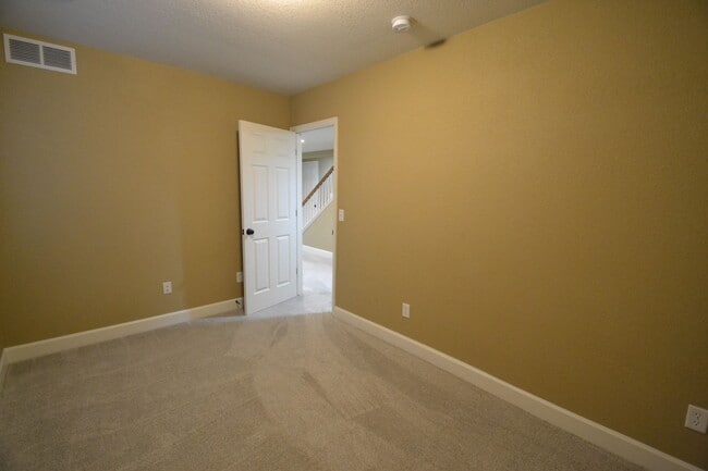 Building Photo - 4 bedrooms and large loft in Banning Lewis...