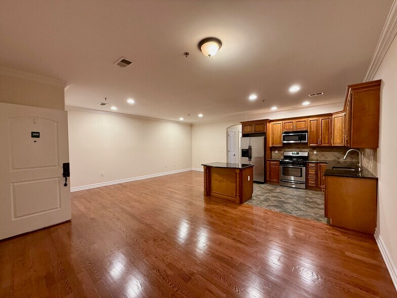 Building Photo - 524-532 Maple Ave