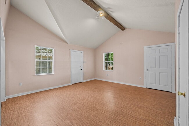 Building Photo - Cute 2/1.5 Duplex, Minutes from TTU & Downtown LBK