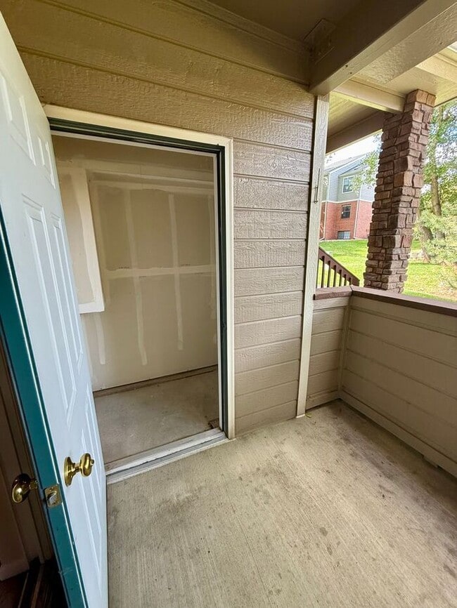 Building Photo - Cozy Two Bed/Two Bath Condo in Convenient ...