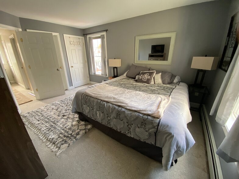 king room - 18 Scamman St