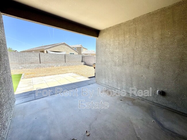 Building Photo - 17875 N Pietra Rd