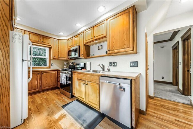 Building Photo - 1478 Winchester Ave