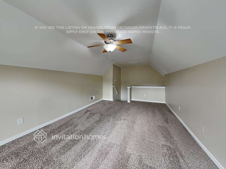 Building Photo - 1029 S Creek Dr