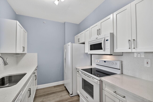 Building Photo - 651 Okeechobee Blvd