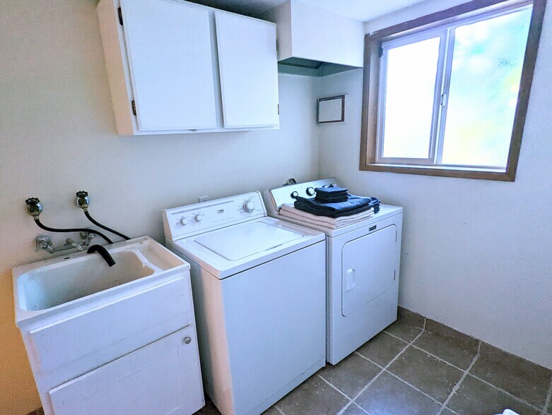 Building Photo - 12645 NE Fremont St