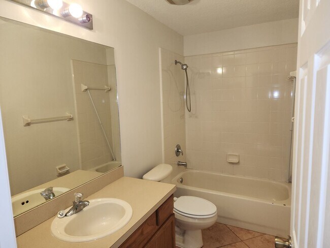 Building Photo - 3/2 Gentle Breeze~Quail Valley~A GREAT HOME!