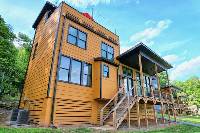 Building Photo - 122 Cannon St