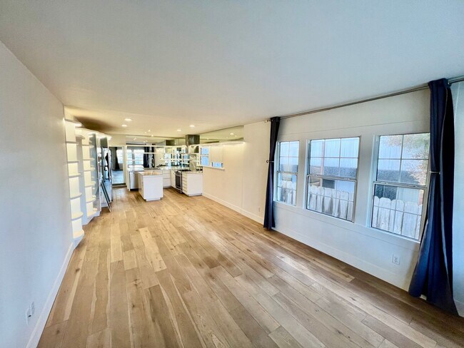 Building Photo - 1072F-A/B-PGPM-T/L-CS