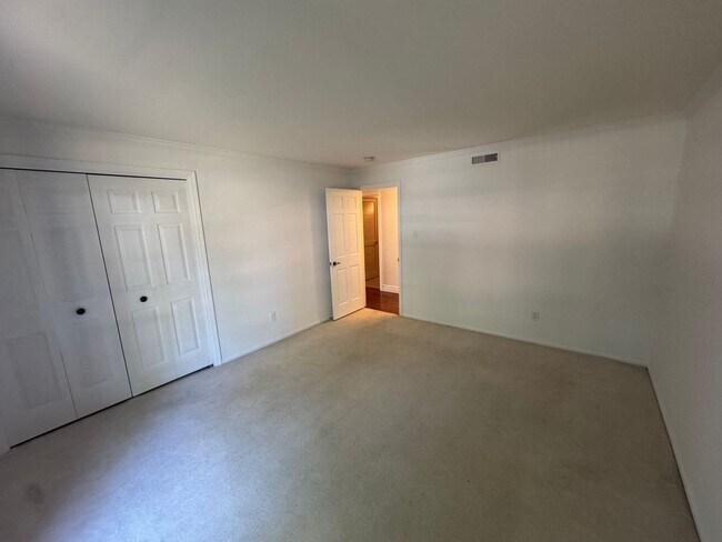 Building Photo - Spacious Well Kept Condo in West County (Ballwin) - RENT WITH AN OPTION TO PURCHASE
