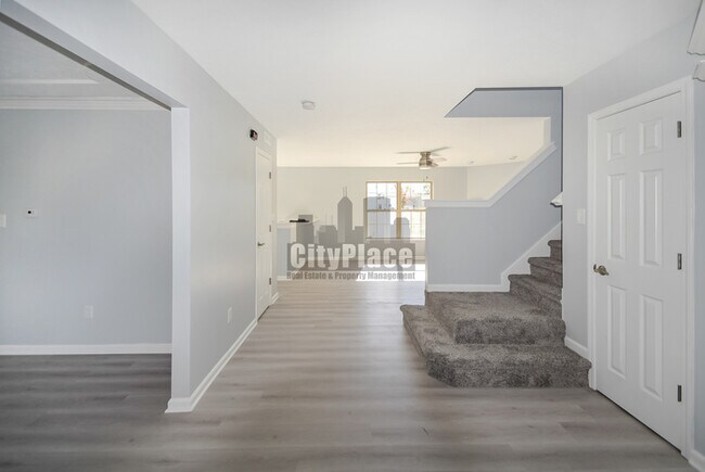 Building Photo - 6677 W Longview Dr