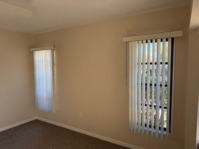 Building Photo - 486 Chamber St NW