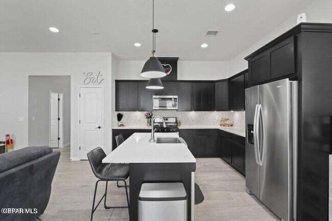 Building Photo - 905 Cottage Pl