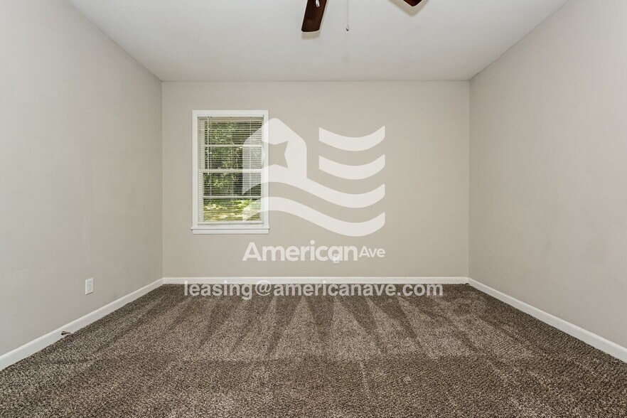Building Photo - 2143 Snellings Dr