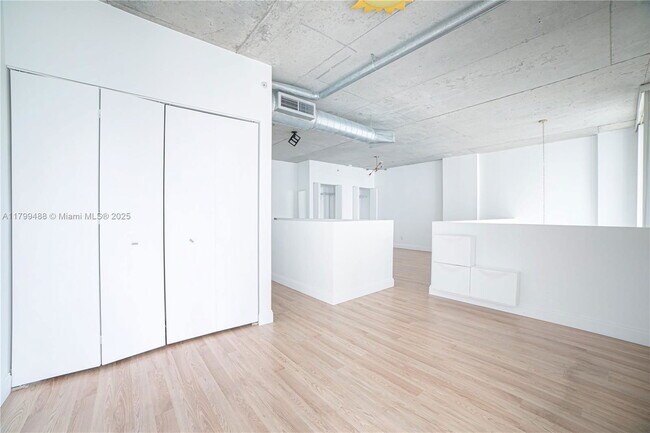 Building Photo - 690 SW 1st Ct