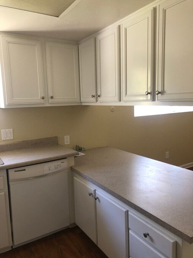 Building Photo - 2658 Farel St