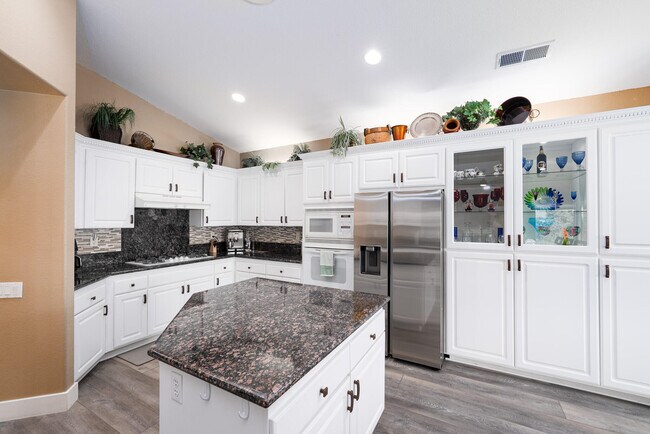 Building Photo - 29581 W Laguna Dr