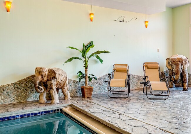 Building Photo - 8280 Queen St