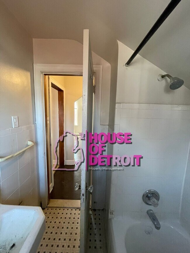 Building Photo - 17167 Hartwell Detroit*